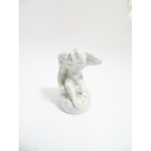 103 - A ceramic model of a monkey / chimp with a frog on its shoulder. Approx. 3