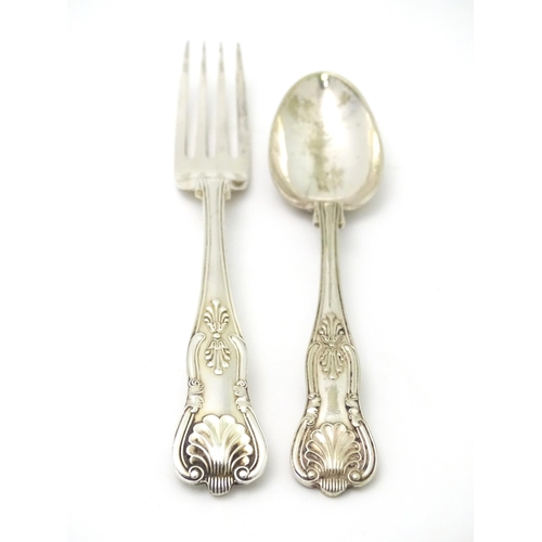 464 - A silver plate Kings pattern Christening fork and spoon in an associated case, the largest approx 6 ... 