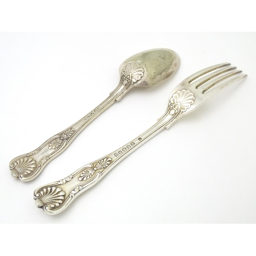 464 - A silver plate Kings pattern Christening fork and spoon in an associated case, the largest approx 6 ... 