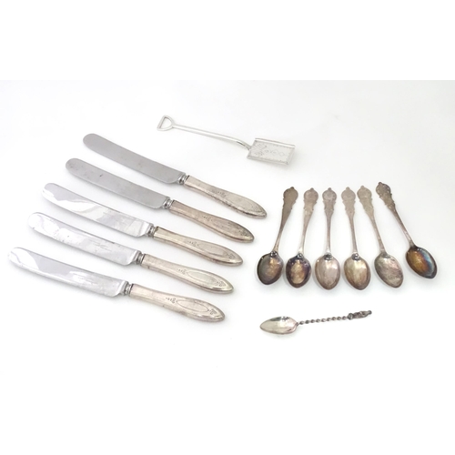 471 - A quantity of assorted silver plate cutlery