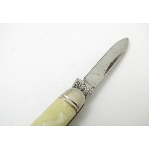 512 - A quantity of early 20thC mother of pearl / mother of pearl handled tools to include button hooks, s... 