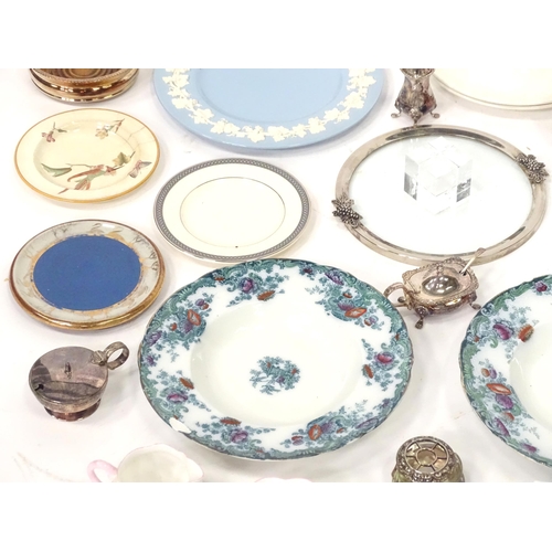 765 - A quantity of miscellaneous items to include Royal Staffordshire dishes in the Arcadia pattern, a Ro... 