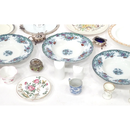 765 - A quantity of miscellaneous items to include Royal Staffordshire dishes in the Arcadia pattern, a Ro... 