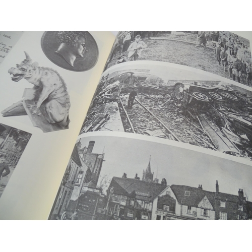 828 - Buckinghamshire local interest books , comprising Old Aylesbury by Elliot Viney and Pamela Nightinga... 