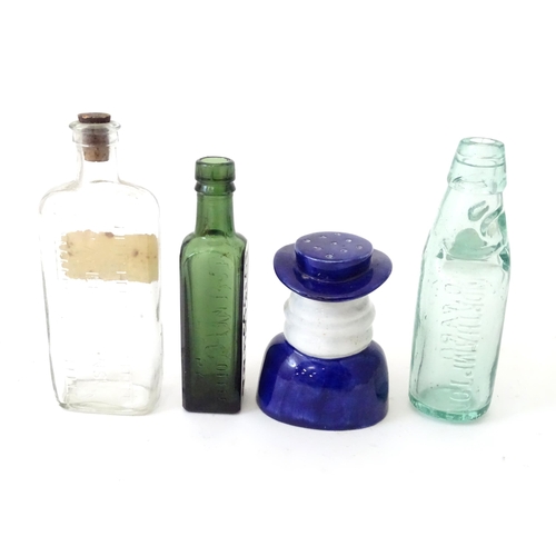 860 - A quantity of glass bottles, to include Boots Cash Chemists Buckingham and P. & I. Smith Chemists Bl... 