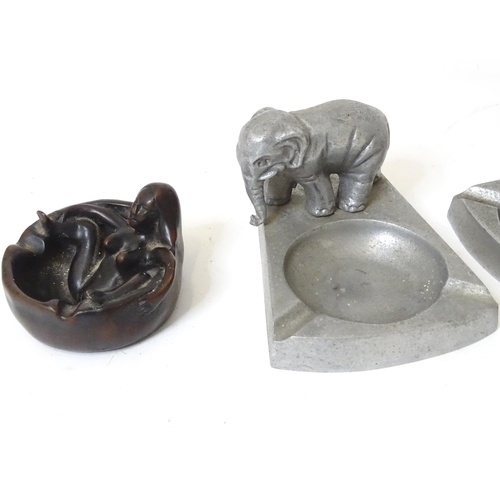 121 - A quantity of assorted 20thC novelty ashtrays to include one with shotgun and dog head detail, one w... 