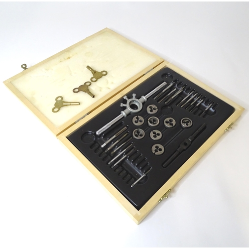 289 - Clock / Watchmakers / Repairers Interest : a cased set of metalworking taps.