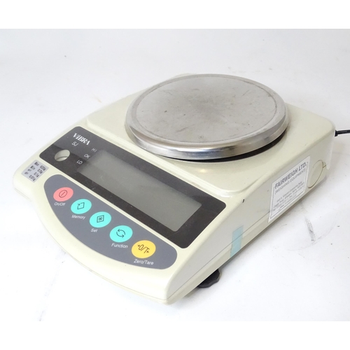 312 - Clock / Watchmakers / Repairers Interest : Vibra SJ jewellers professional balance scales, approx 9