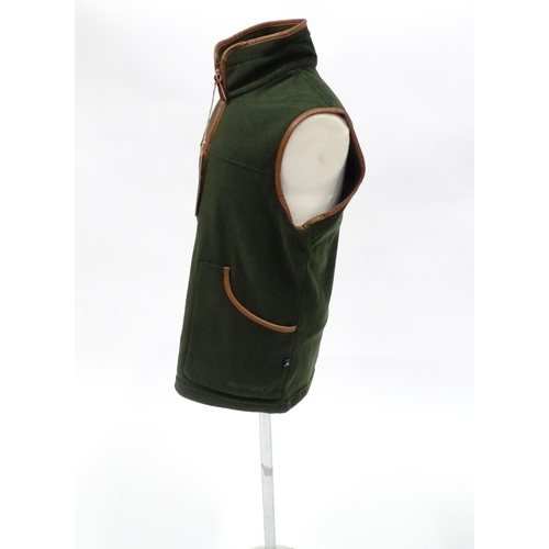 357 - Country clothing : a Shooterking Performance fleece gilet / waistcoat, in olive green with faux leat... 