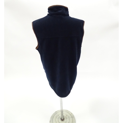 362 - Country clothing : a Shooterking Performance fleece gilet / waistcoat, in navy blue with faux leathe... 