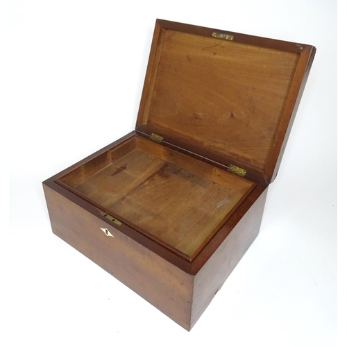 366 - A 20thC mahogany box opening to reveal a tray within. Approx. 7