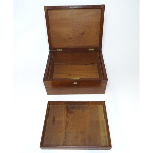 366 - A 20thC mahogany box opening to reveal a tray within. Approx. 7