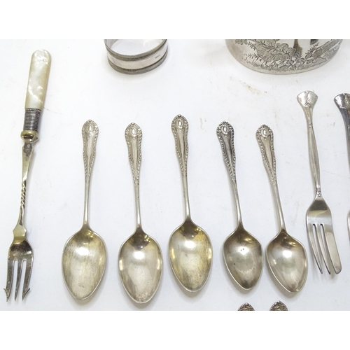 469 - A quantity of silver plate and white metal items to include sugar bowl, napkin rings, white metal st... 