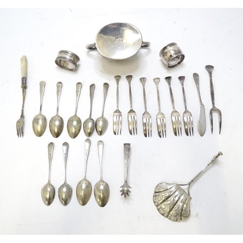 469 - A quantity of silver plate and white metal items to include sugar bowl, napkin rings, white metal st... 