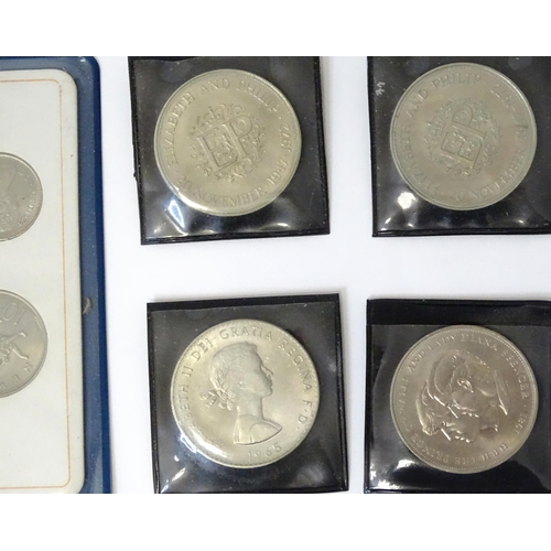 482 - A quantity of 20thC coins, comprising a 1929 George V florin, seven Queen Elizabeth II crowns, a 198... 