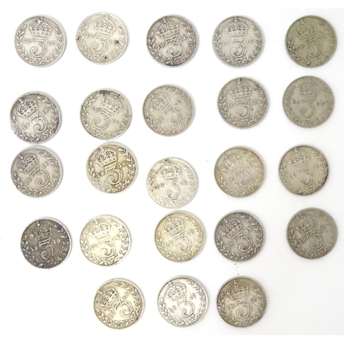 518 - Coins : twenty three George V threepence / 3d pieces (23)