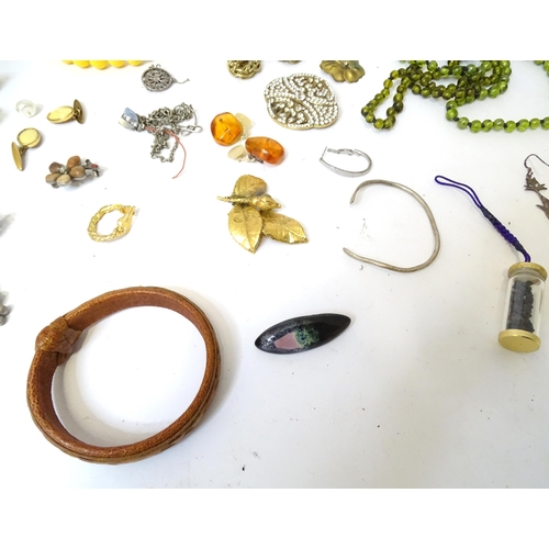 529 - A quantity of assorted costume jewellery to include bead necklaces, cufflinks, bracelets, brooches e... 