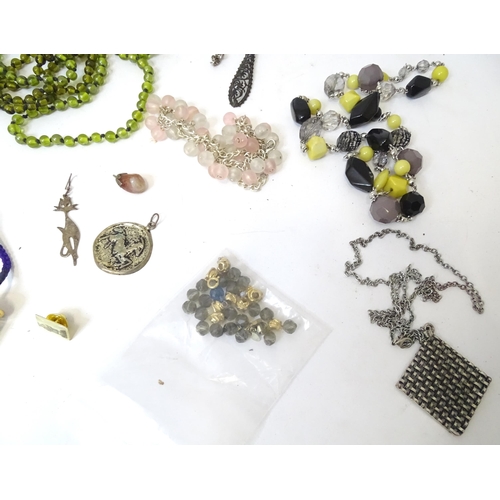 529 - A quantity of assorted costume jewellery to include bead necklaces, cufflinks, bracelets, brooches e... 