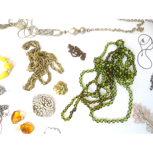 529 - A quantity of assorted costume jewellery to include bead necklaces, cufflinks, bracelets, brooches e... 