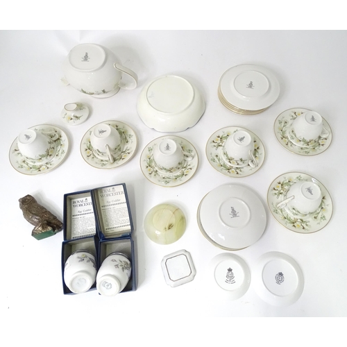 905 - A quantity of Royal Doulton tea wares in the Clairmont pattern to include teapot, cups, saucers, etc... 