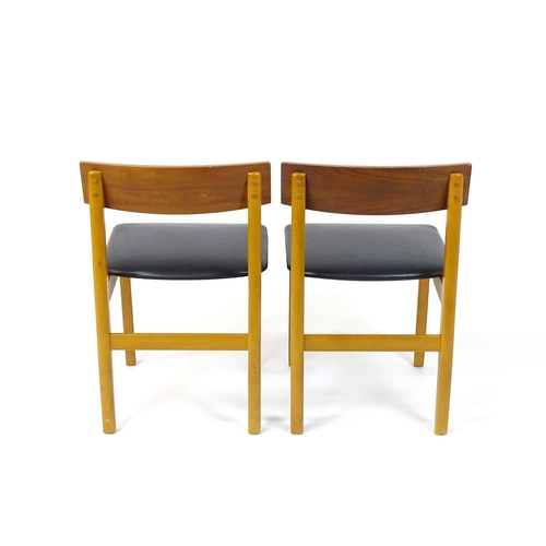 912 - Vintage / Retro: A pair of teak side chairs. 17 1/2