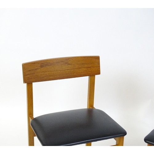 912 - Vintage / Retro: A pair of teak side chairs. 17 1/2