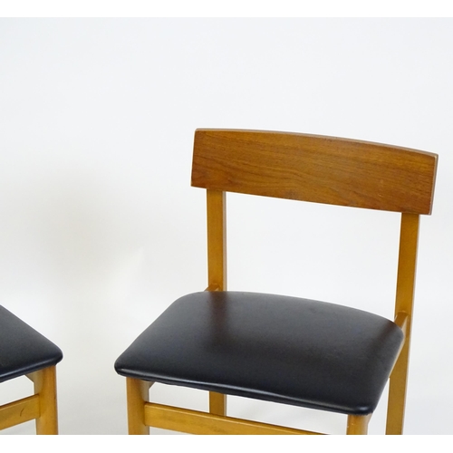 912 - Vintage / Retro: A pair of teak side chairs. 17 1/2