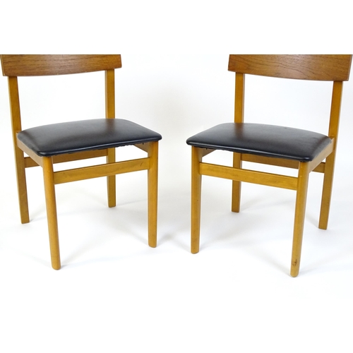 912 - Vintage / Retro: A pair of teak side chairs. 17 1/2