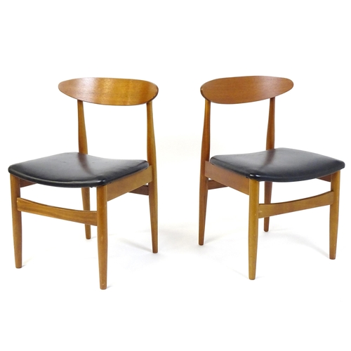 913 - Vintage / Retro: A pair of teak dining chairs raised on turned tapering legs. 20