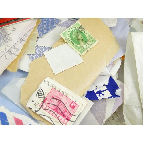 272 - Stamps / Postal History : A quantity of assorted stamps and first day covers, to include British, Co... 