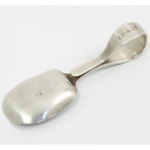 427 - A child's silver feeding spoon Hallmarked Birmingham 1931 maker Arthur Price & Co ltd.