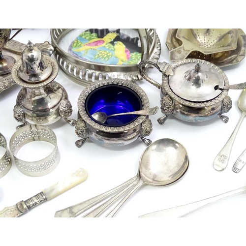 461 - A large quantity of silver plate to include egg cruet, cased teaspoons, caster, sauce boat, flatware... 