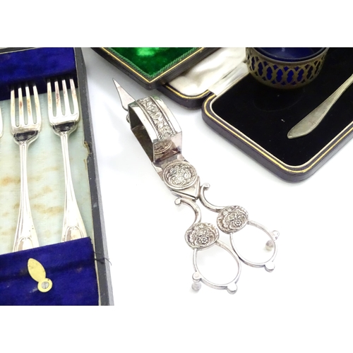 468 - A quantity of assorted silver plated wares to include tray, candle snuffers, flatware, etc. Together... 