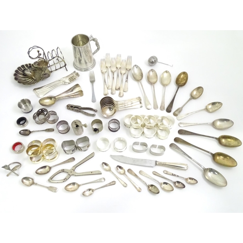 470 - A quantity of assorted silver plated wares to include toast rack, tankard, flatware, napkin rings et... 