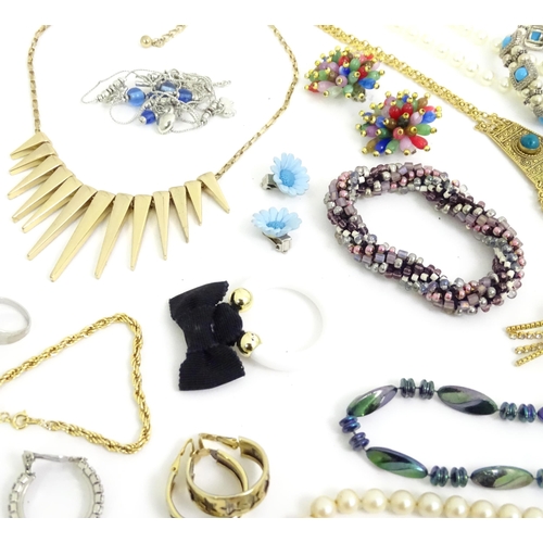 551 - A quantity of assorted costume jewellery to include examples by Ciro, Monet, etc. to include necklac... 