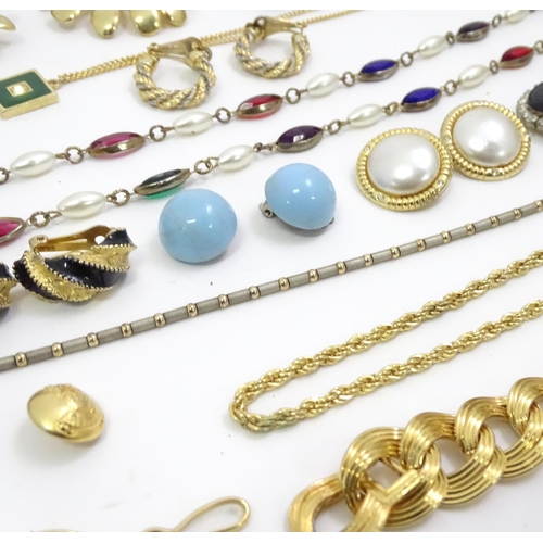 551 - A quantity of assorted costume jewellery to include examples by Ciro, Monet, etc. to include necklac... 