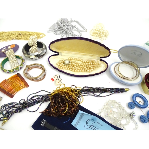 551 - A quantity of assorted costume jewellery to include examples by Ciro, Monet, etc. to include necklac... 