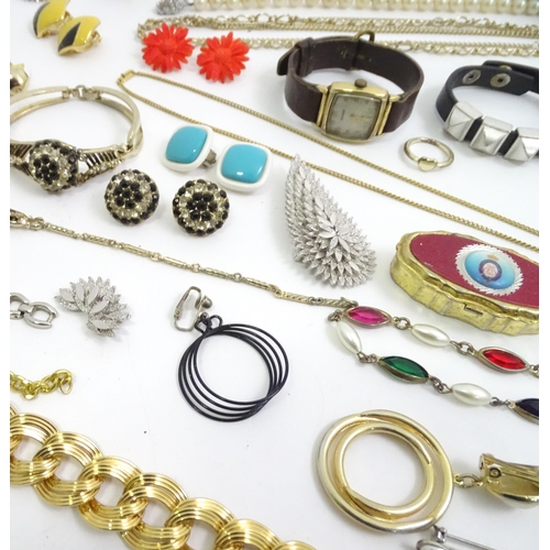 551 - A quantity of assorted costume jewellery to include examples by Ciro, Monet, etc. to include necklac... 