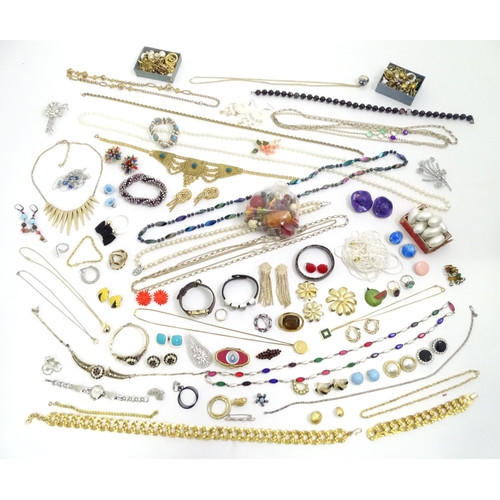 551 - A quantity of assorted costume jewellery to include examples by Ciro, Monet, etc. to include necklac... 