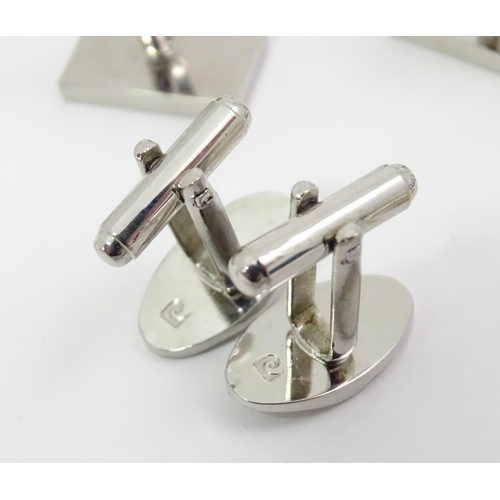 564 - A quantity of assorted cufflinks