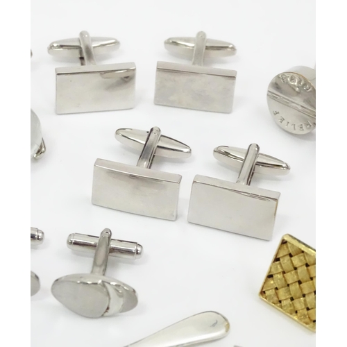 564 - A quantity of assorted cufflinks