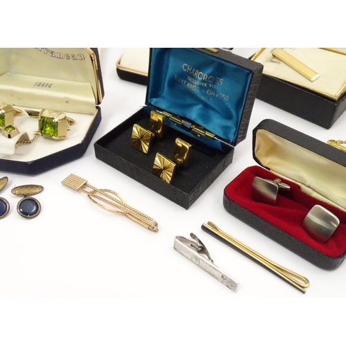 574 - A large quantity of assorted cufflinks and tie pins, to include examples by Stratton, Swank, Saville... 