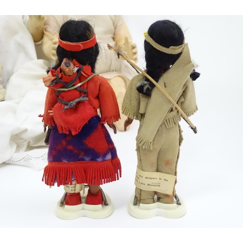 672 - Toys: A quantity of dolls to include American Indian figures, examples by Sarold Manufacturing Co., ... 