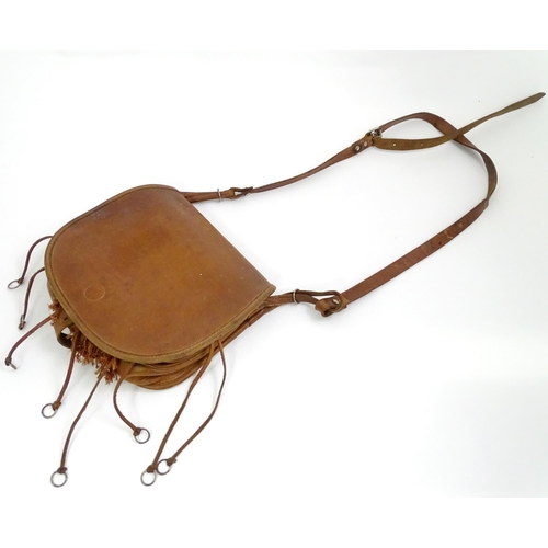 680 - A 20thC leather cartridge bag