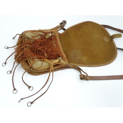 680 - A 20thC leather cartridge bag