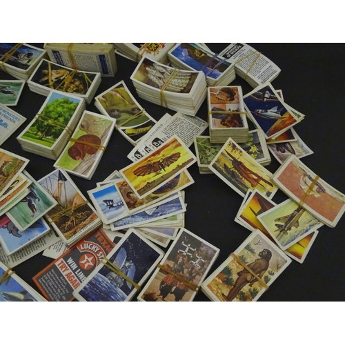 830 - A quantity of cigarette and tea cards to include examples from Brooke Bond series Adventurers & Expl... 