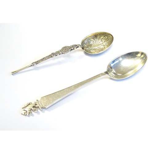 431 - A silver teaspoon modelled as an anointing spoon hallmarked Birmingham 1908. Together with a silver ... 