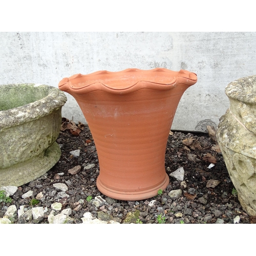 923 - Five assorted planters and plant pots, the largest approx 18