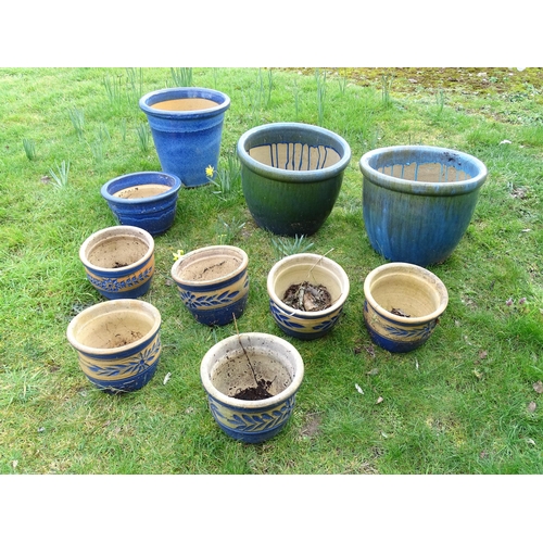 925 - Eight assorted blue glazed ceramic planters and plant pots, the largest 13 1/2