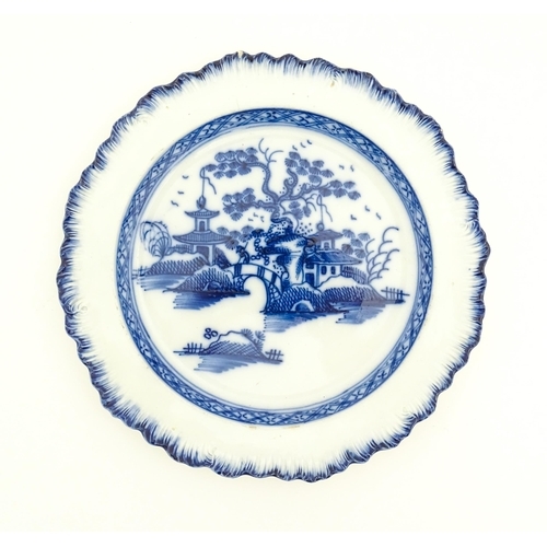 60 - A Liverpool blue and white pearlware plate with feathered edge decorated with chinoiserie detail dep... 